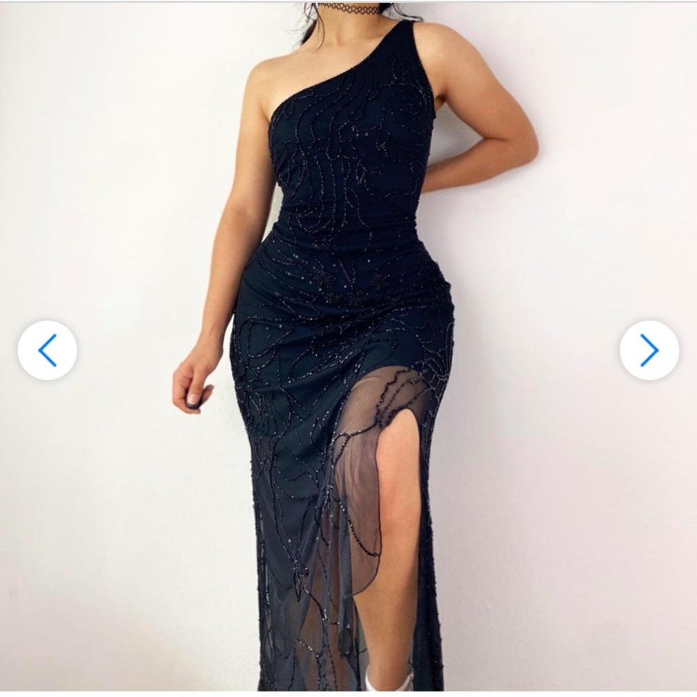 Black cache gown